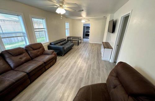 Westworth Village House | Modern 3-Bedroom Home with Cal-Kings Beds
