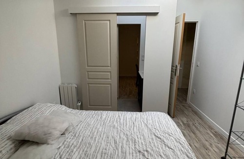 Salleboeuf House | Modern 3-bedroom house with terrace and parking