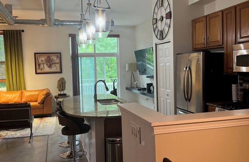 Fox Valley House | Modern 3 Bedroom Loft Style Townhome in Great Location