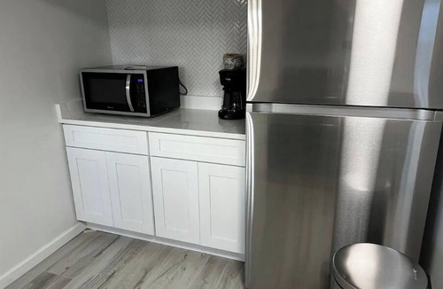 Nauck House | Modern 3 bedroom space perfect location!