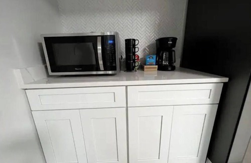 Nauck House | Modern 3 bedroom space perfect location!