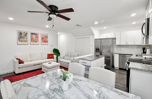 Northside House | Modern 3-bedroom townhome in vibrant Houston