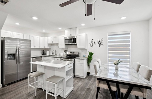 Northside House | Modern 3-bedroom townhome in vibrant Houston