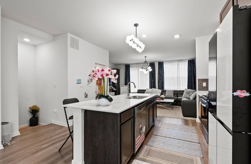 Lombard House | Modern 3-Bedroom Townhouse in the Heart of Lombard – Steps from Yorktown Center
