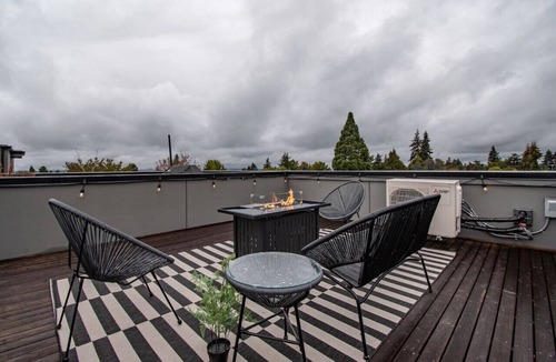 Crown Hill House | Modern 3 Bedroom Townhouse w/Private Rooftop