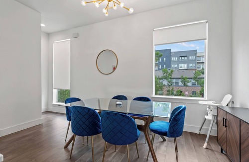 Bryan Place House | Modern 3-bedroom townhome in Dallas with Private Rooftop, Private Garage, Grill