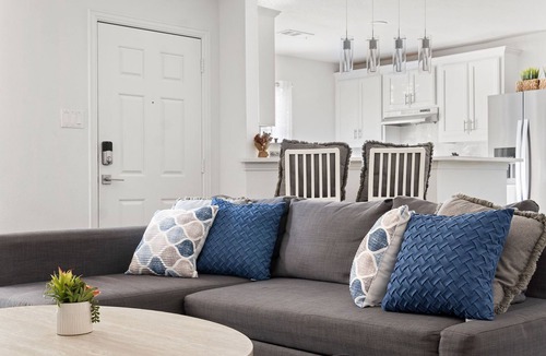 Dallas House | Modern 3 Bedrooms Home Just 5 minutes to Deep Ellum