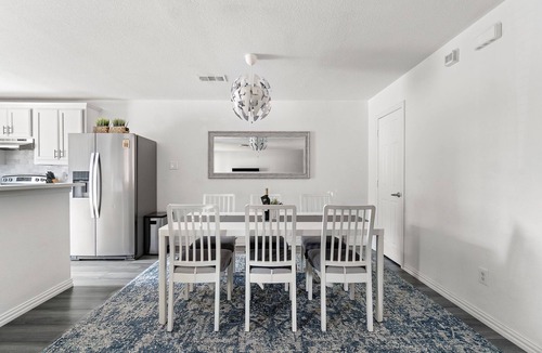 Dallas House | Modern 3 Bedrooms Home Just 5 minutes to Deep Ellum