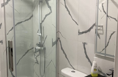 LaSalle Apartment | Modern 3 beds, free parking