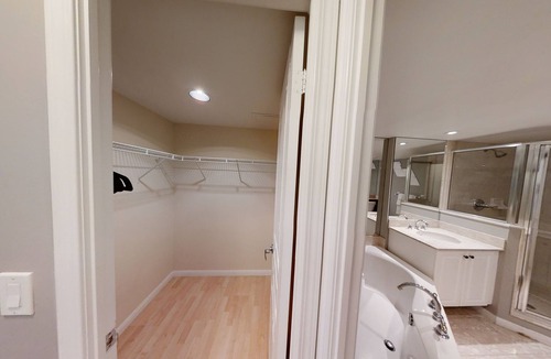 Downtown Toronto Apartment | Modern 3-BR Condo DT Toronto