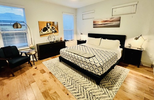 Montopolis House | Modern 3 BR home close to downtown w/amazing backyard!