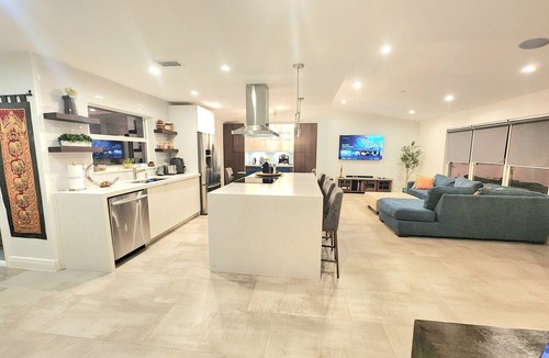 Deerfield Beach House | Modern 3 BR house w/Private Pool, Relaxing Backyard w/Hot Tub & Steam Shower