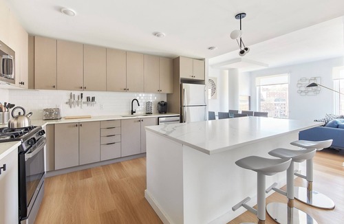 Hoboken Apartment | Modern 3 BR loft -shared deck - gym - mins to NYC