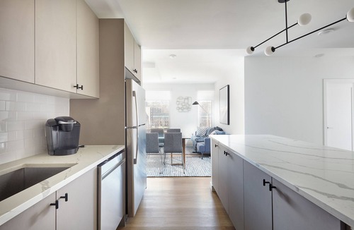 Hoboken Apartment | Modern 3 BR loft -shared deck - gym - mins to NYC