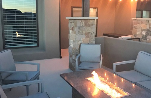 St. George Villa | Modern 3-King 4BR Sleeps 13 - Rooftop Deck