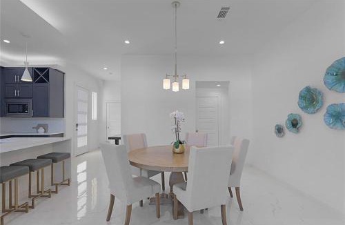 Houston Villa | Modern 3 Story Home, Terrace, Galleria