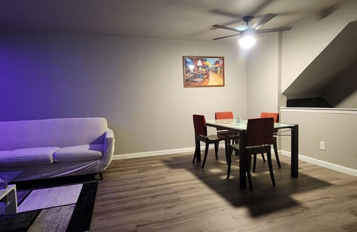 Las Colinas Condo | Modern 3-Story Retreat near Toyota Music Factory & Lake Carolyn