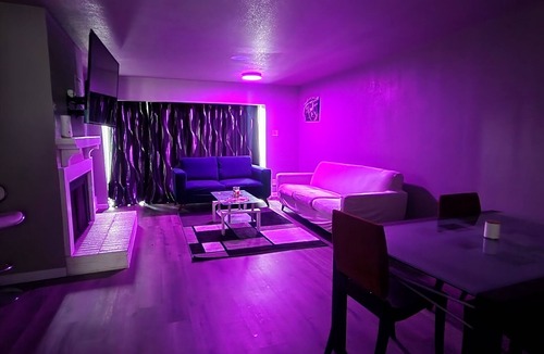 Las Colinas Condo | Modern 3-Story Retreat near Toyota Music Factory & Lake Carolyn