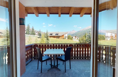 Madulain Apartment | Modern 3½ room flat on the ground floor, approx.