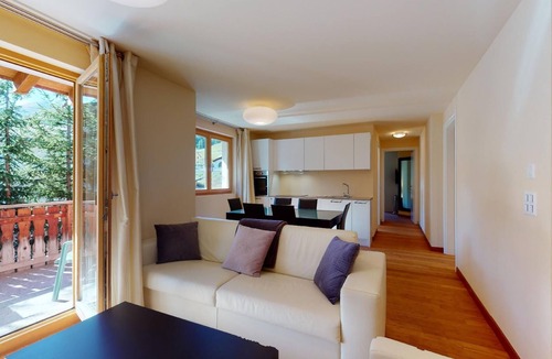 Madulain Apartment | Modern 3½ room flat on the ground floor, approx.