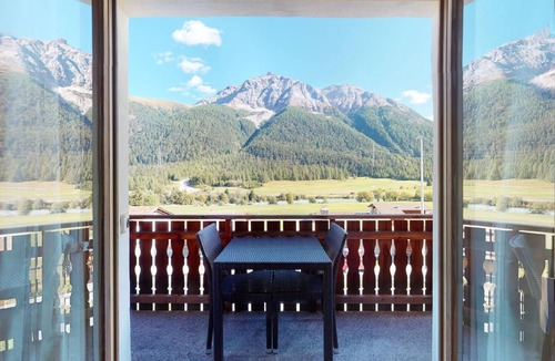 Madulain Apartment | Modern 3½ room flat on the ground floor, approx.