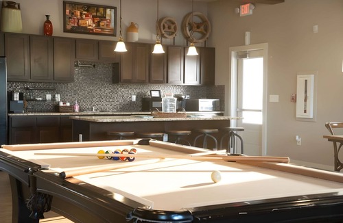 Southside Apartment | Modern 3B Resort Retreat 20 min to City Center