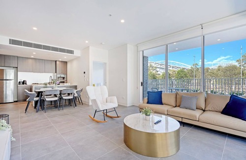 Lidcombe Apartment | Modern 3B2B apt with stadium view@Olympic park