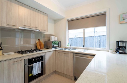 Doreen House | Modern 3B2B1C Home in Doreen