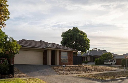 Doreen House | Modern 3B2B1C Home in Doreen