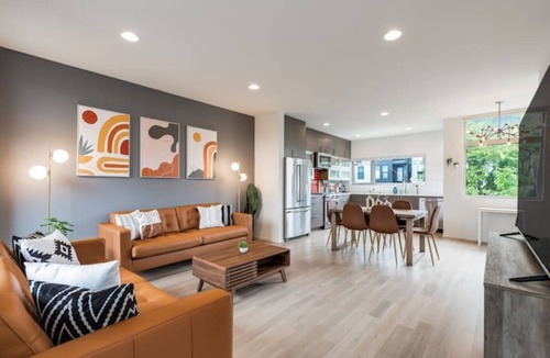 Old Ballard House | Modern 3B3B Ballard home w/Rooftop & Parking