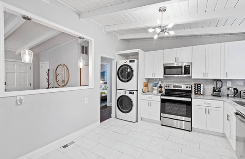 Chamblee House | Modern 3Bd 2Ba Firepit-Sleeps 8 King Bed