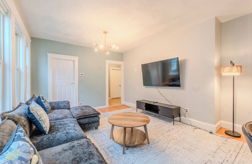 South Medford Apartment | Modern 3BD/2BA Near Boston, Bright & Luxury