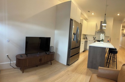 Greenville Apartment | Modern 3bd, 2bth apt in Jersey City near Manhattan