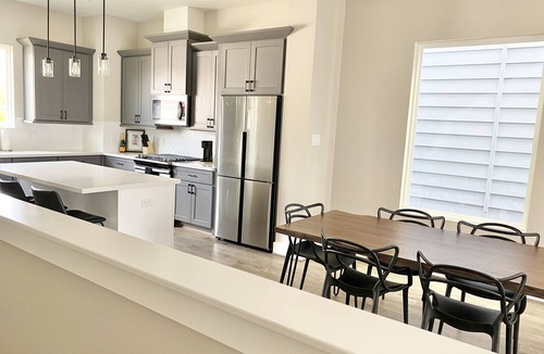 Lawndale/ Wayside House | Modern 3BD/3.5BA Near Downtown & Airport