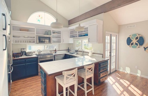 South Mission Beach Condo | Modern 3bd Beach House|Walk to Belmont Park + Parking