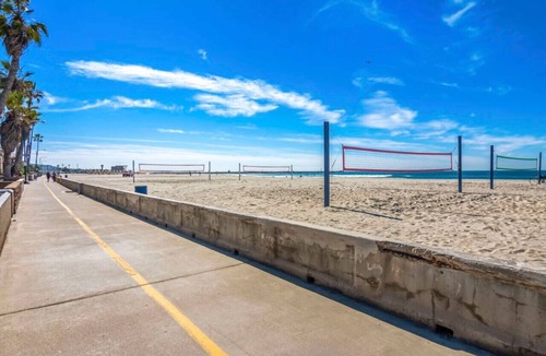 South Mission Beach Condo | Modern 3bd Beach House|Walk to Belmont Park + Parking