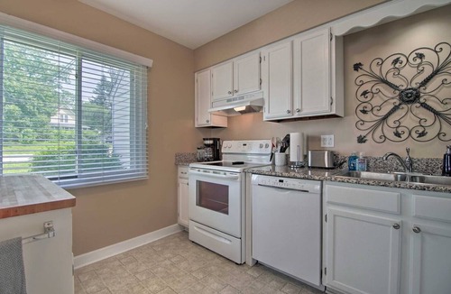 Gurnee House | Modern 3Bd Townhome Near Beach & Base & Six Flags