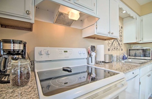 Gurnee House | Modern 3Bd Townhome Near Beach & Base & Six Flags