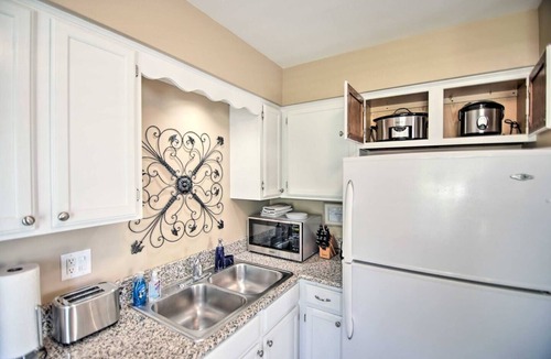 Gurnee House | Modern 3Bd Townhome Near Beach & Base & Six Flags