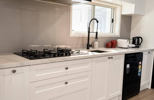 Werribee House | Modern 3BDR Family Home in Werribee