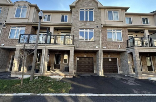 Stoney Creek House | Modern 3BR/2.5 Bath House Minutes to Niagara Falls