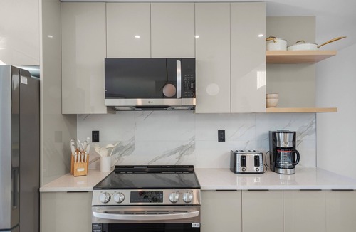 Greenpoint Apartment | Modern 3BR/2BA Duplex w/Private Roof Deck