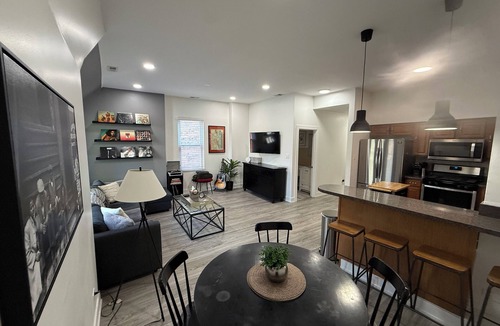 Bronzeville Apartment | Modern 3BR & 2BA Near McCormick & Downtown