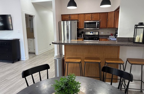 Bronzeville Apartment | Modern 3BR & 2BA Near McCormick & Downtown