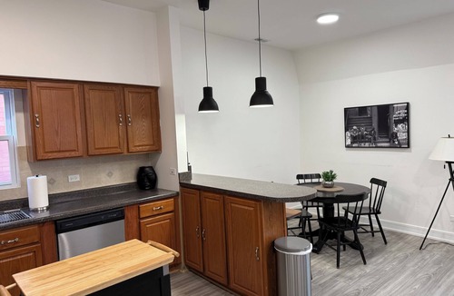 Bronzeville Apartment | Modern 3BR & 2BA Near McCormick & Downtown