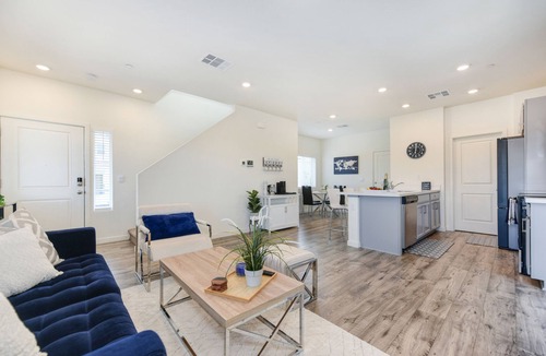 Roseville House | Modern 3BR/2BA Perfect for Longer Stays
