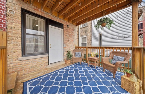 Albany Park Apartment | Modern 3BR/2BA Retreat with Deck, Grill, and 2GB Speed WiFi in Chicago!