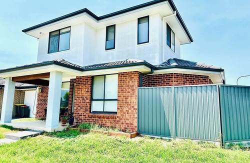 Riverstone House | Modern 3BR 3 Bath Home For Groups & Families