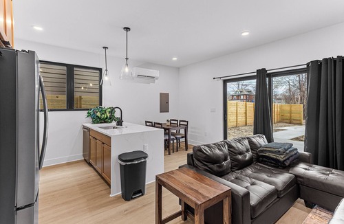 Detroit House | Modern 3BR 3BA - 1 Mile from Downtown - Private Parking