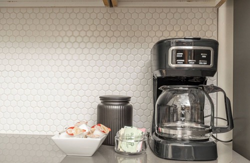 Veterans Park House | Modern 3BR/3BA Retreat Near Downtown